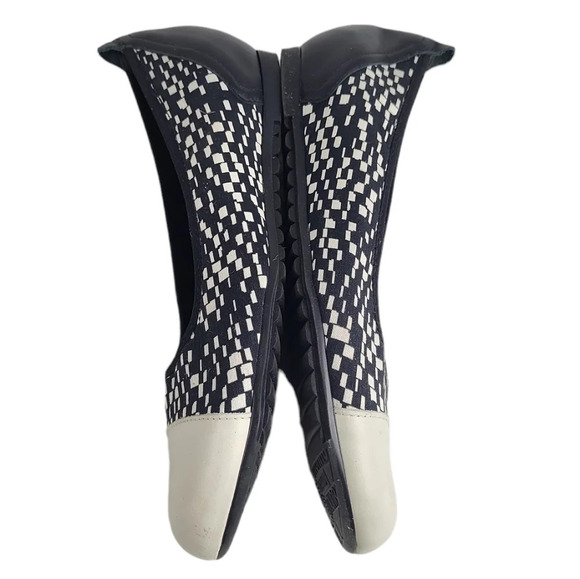 Munro Henlee Checkered Black and White Patterned Round Toe Ballet Flats - Picture 5 of 7